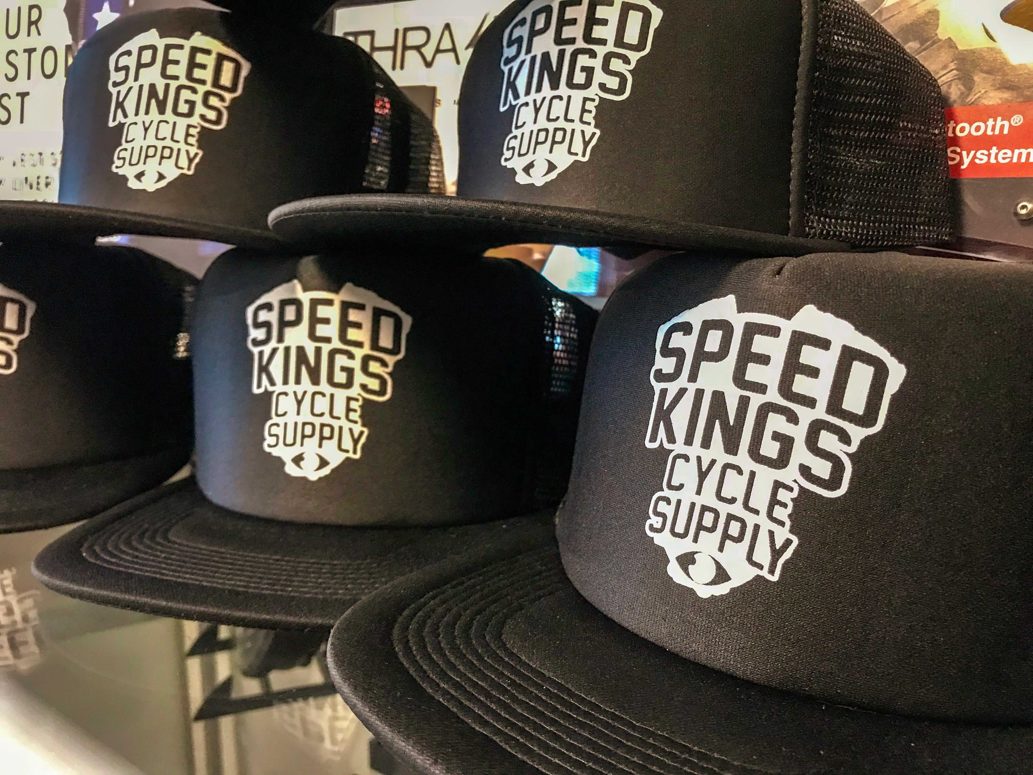 Speed-Kings-Zyklus, Speed-Kings „Engine“ Trucker-Mütze