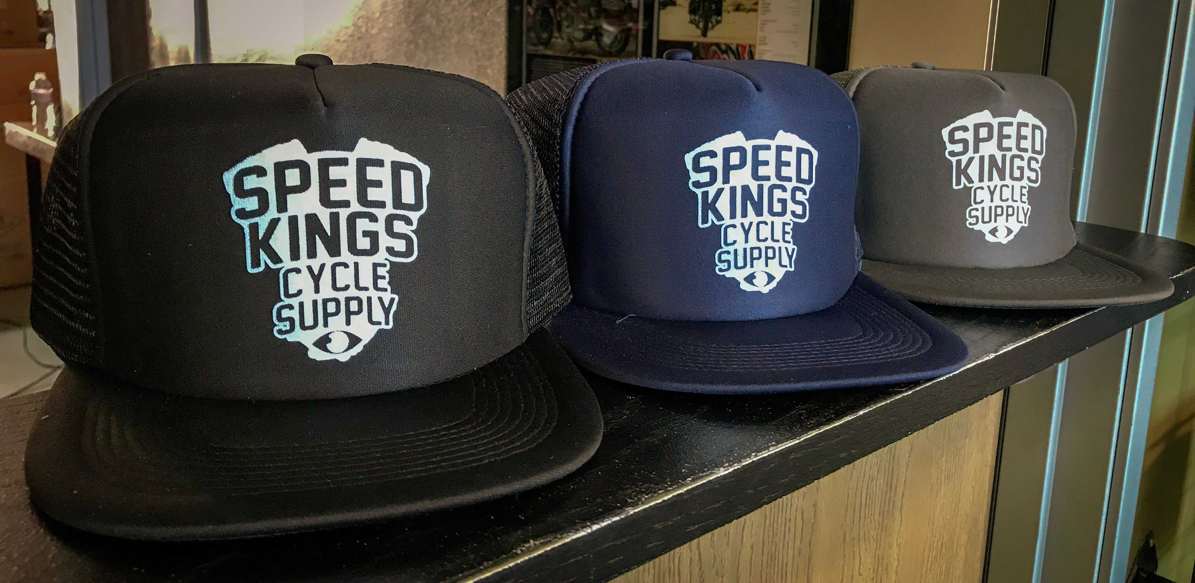 Speed-Kings-Zyklus, Speed-Kings „Engine“ Trucker-Mütze
